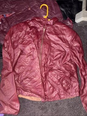 Vintage Foreign size 40 Women's Burgundy Leather Zip-Front Jacket